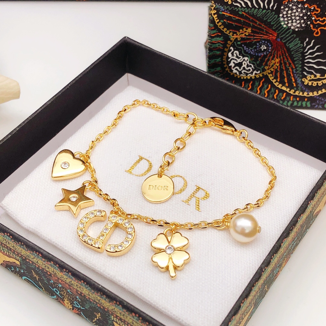 Dior's new four-leaf clover heart star bracelet - cnluxepick