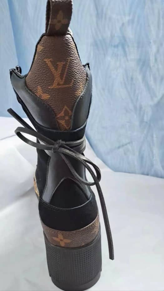 Louis Vuitton Laureate Platform Desert Boots Black 1A5Nnu