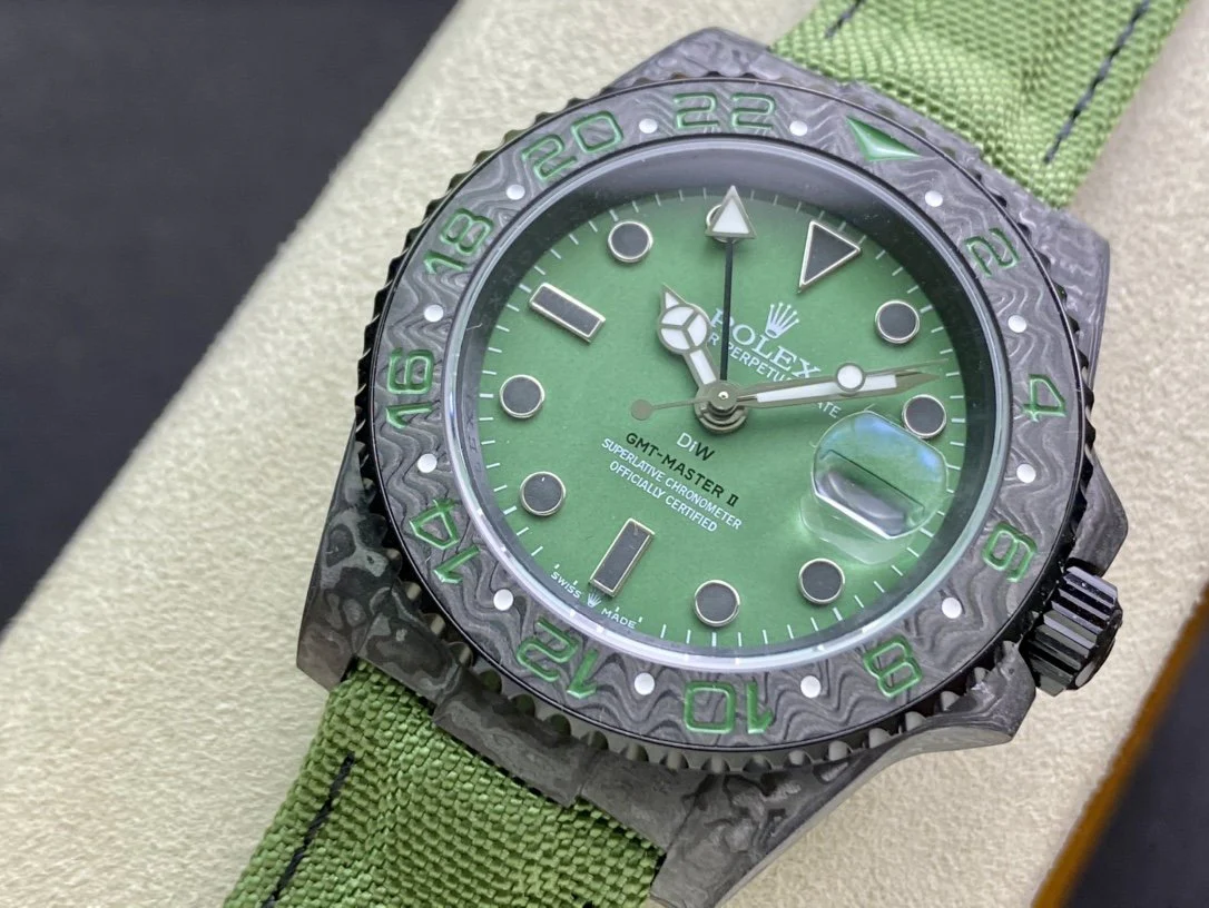 GMT - MASTER II CARBON CASE KHAKI DIAL