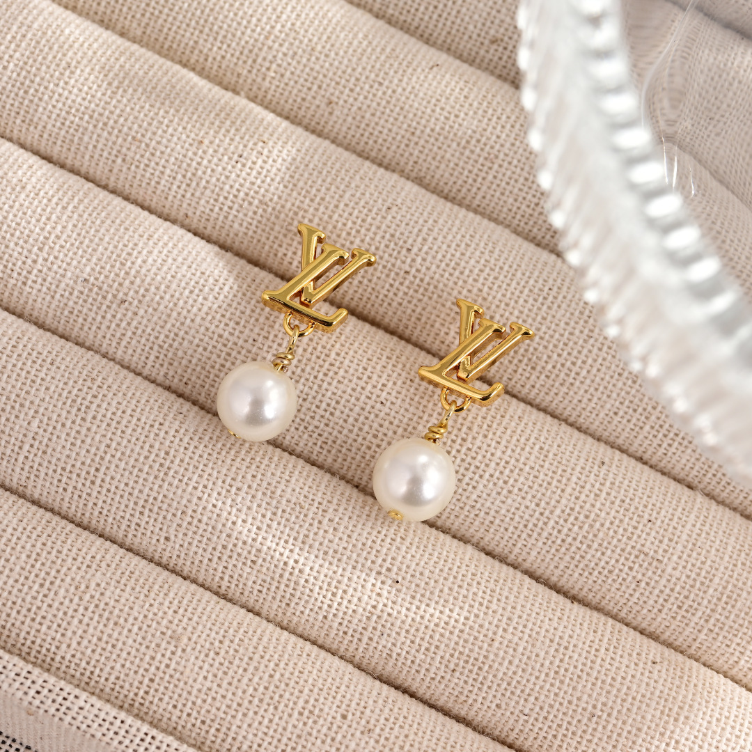 LV Pearl Letter Earrings - cnluxepick