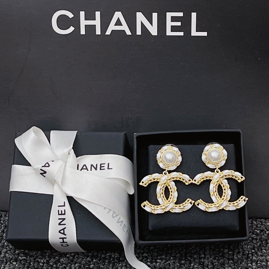 Chanel White Leather And Gold Metal Earrings