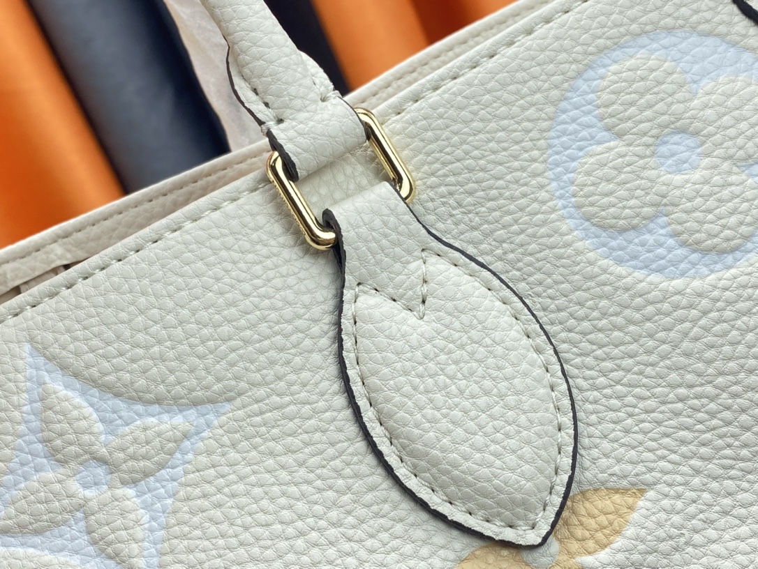 Louis Vuitton On The Go Mm Monogram Empreinte Leather White 34Cm M45717