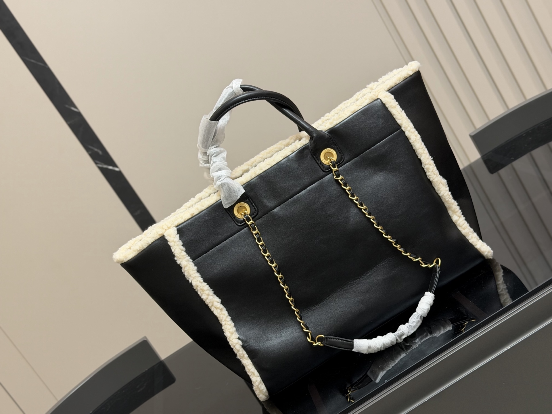 Chanel's top-tier beach bag - cnluxepick