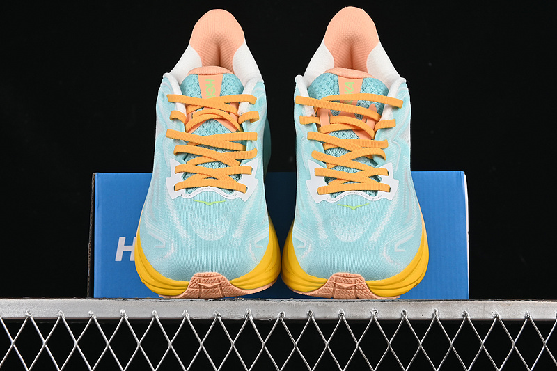 HOKA One One Clifton 10