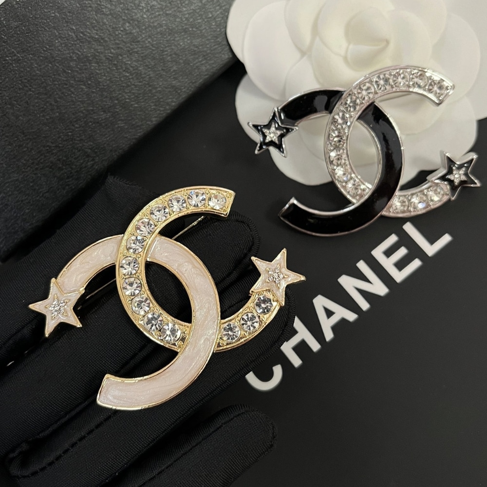 Chanel Cc Brooch Gold With Two Small Stars