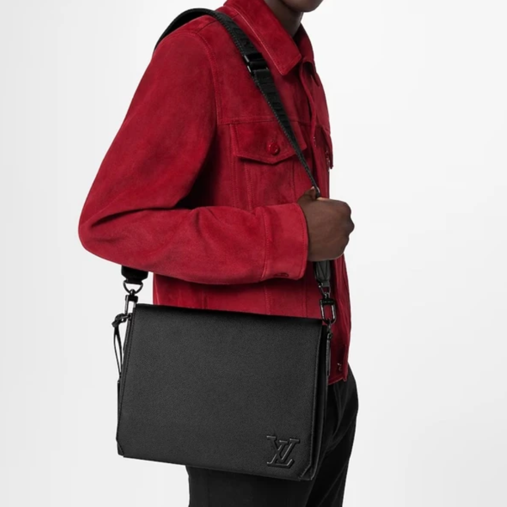Louis Vuitton Messenger Grain Black 11 Inches M57080