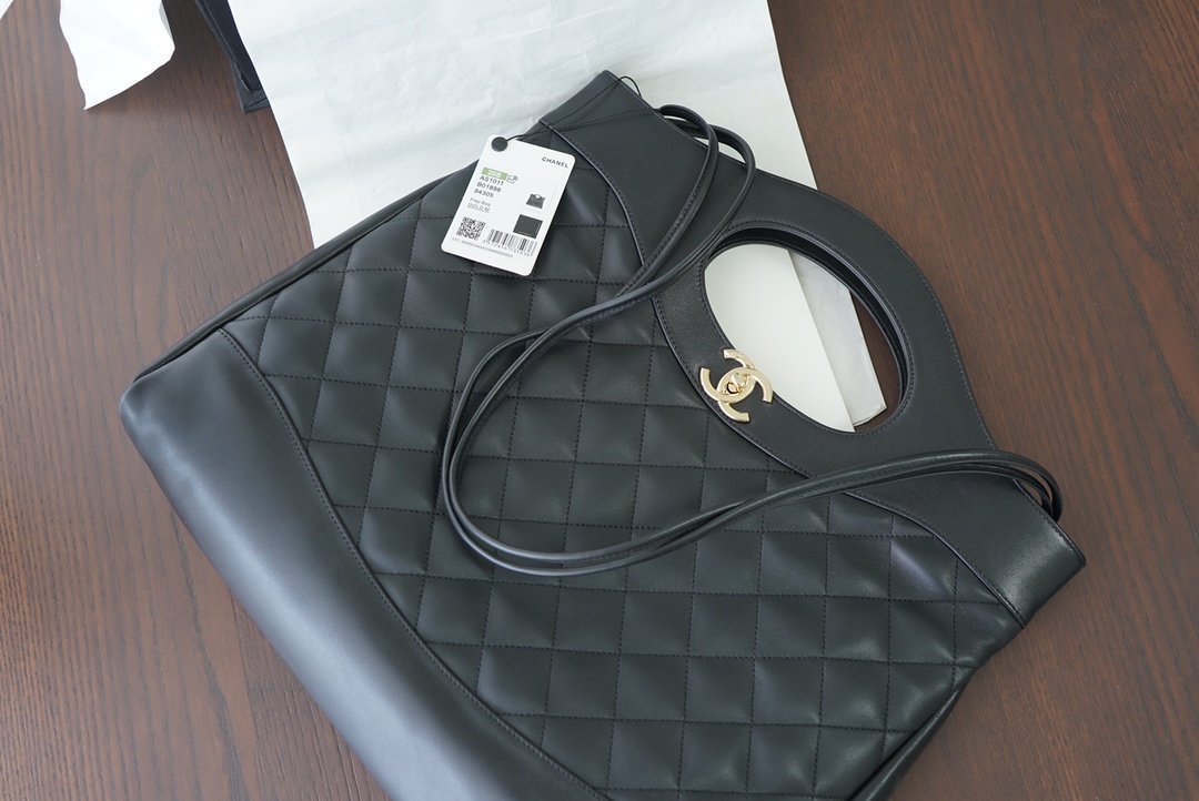 Chanel Vintage Quilted Chain Handle Bag Black 39Cm/15.3in