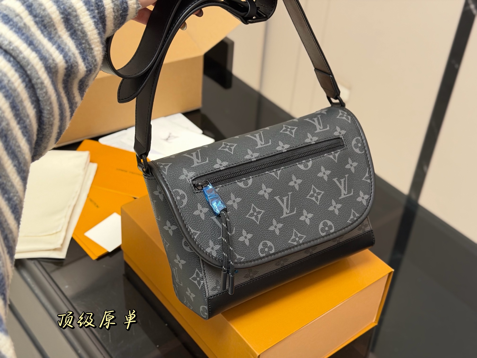 LV Men's Camera Bag - cnluxepick
