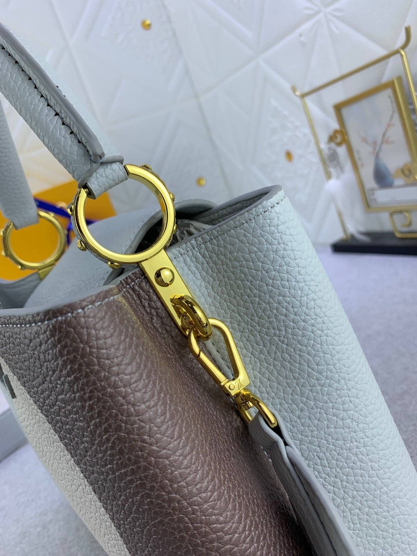 Louis Vuitton Capucines Ice Age White 27Cm
