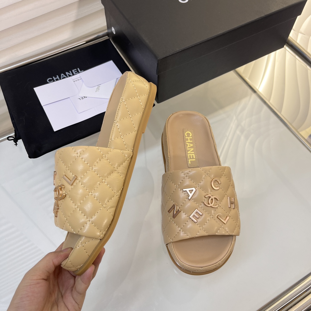 Chanel flat flip flops - cnluxepick