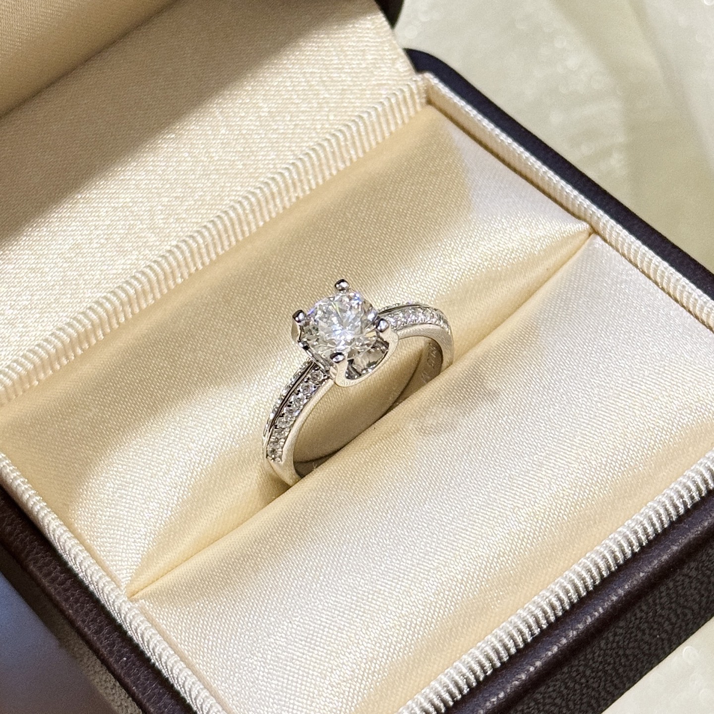 Cartier Classic Wedding Ring - cnluxepick