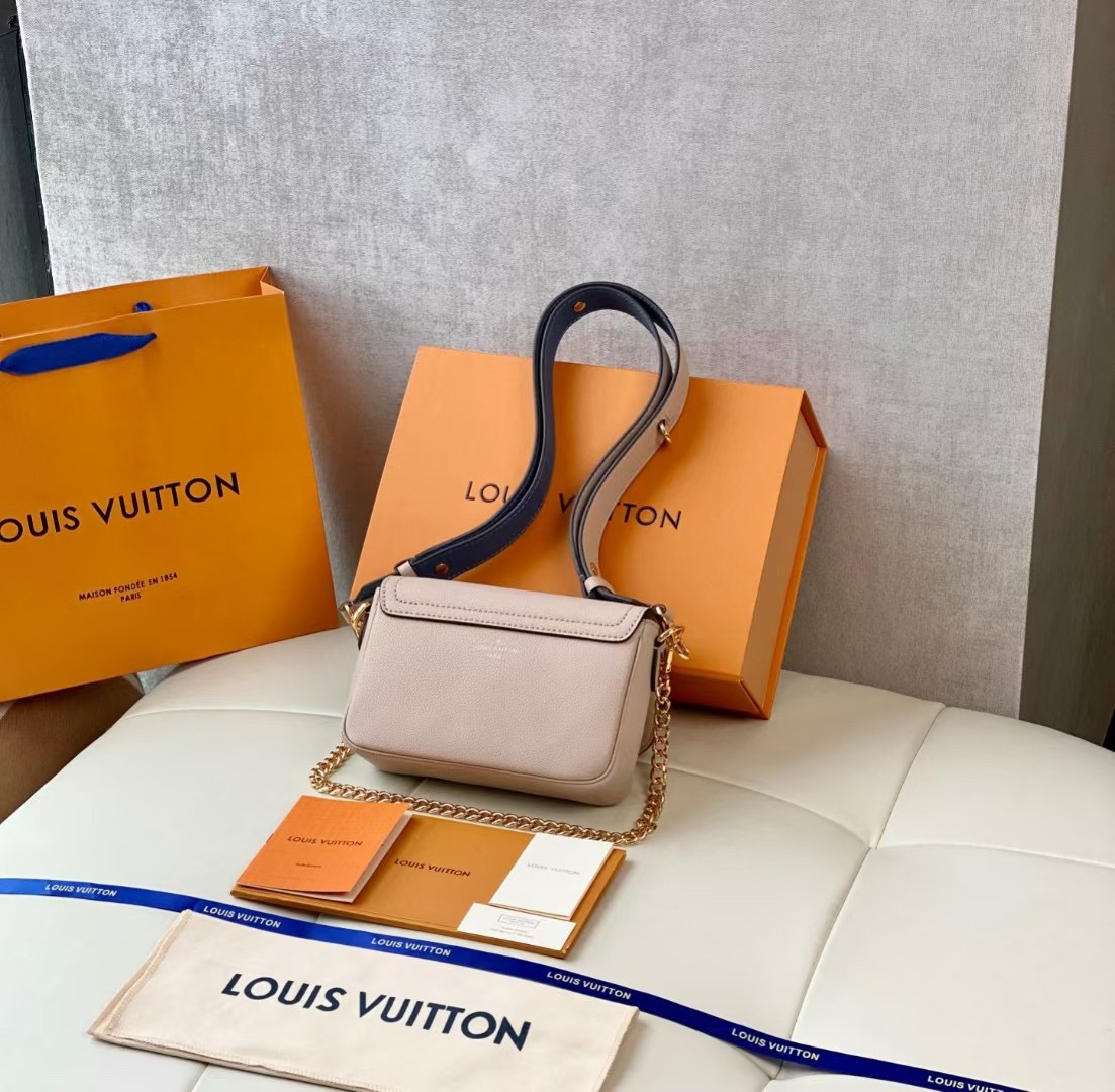 Louis Vuitton Lockme Tender 19Cm Greige M58554