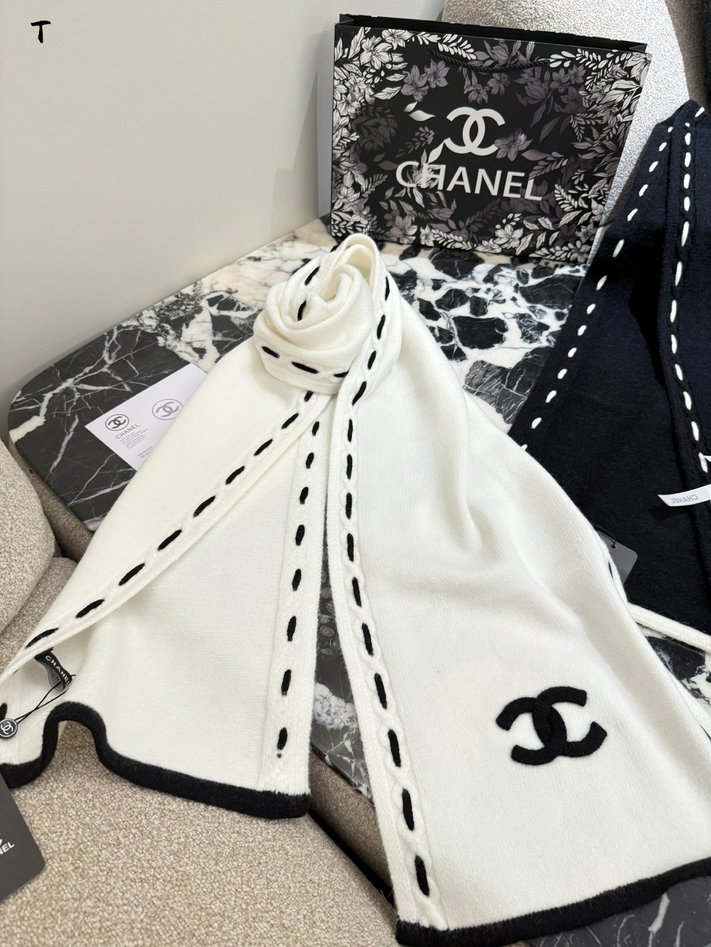 Chanel knitted cashmere scarf - cnluxepick