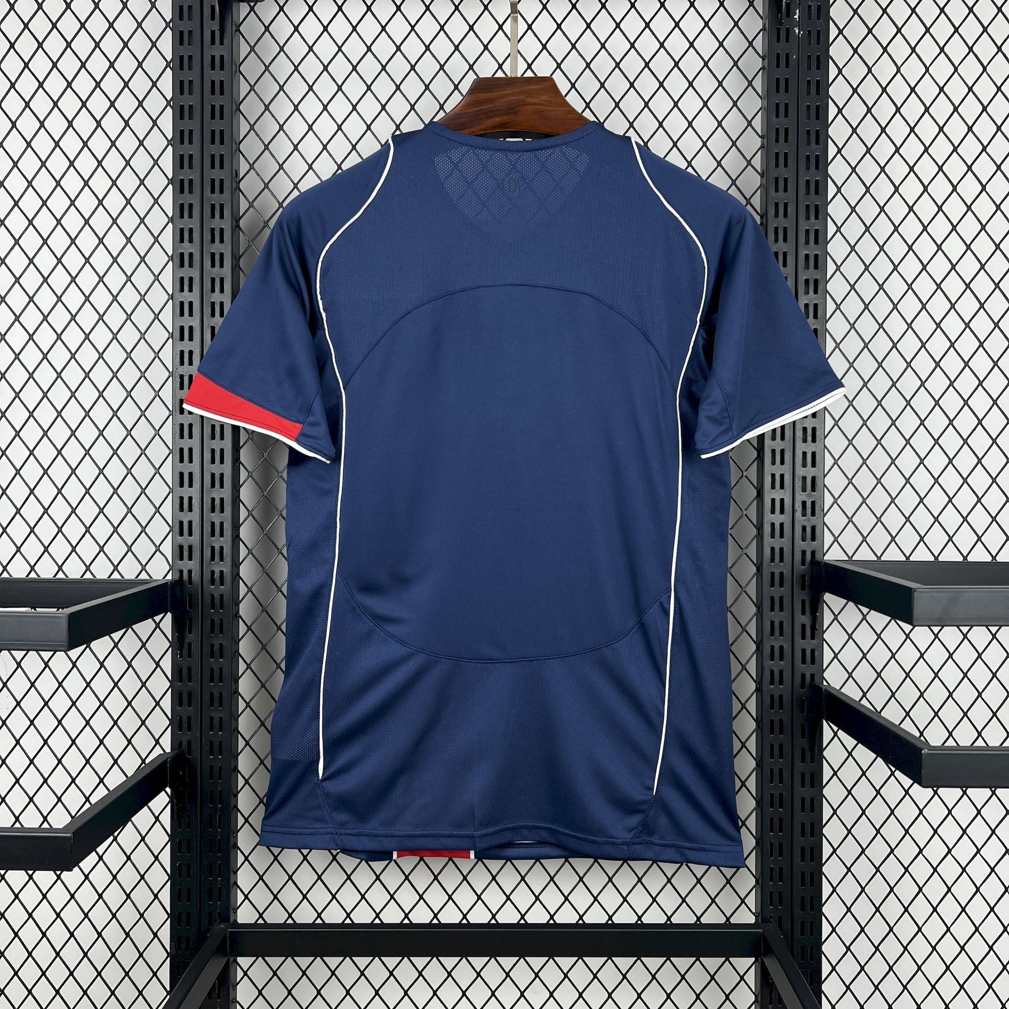 Paris Saint Germain PSG Maillot Retro 2004 2005€35.99