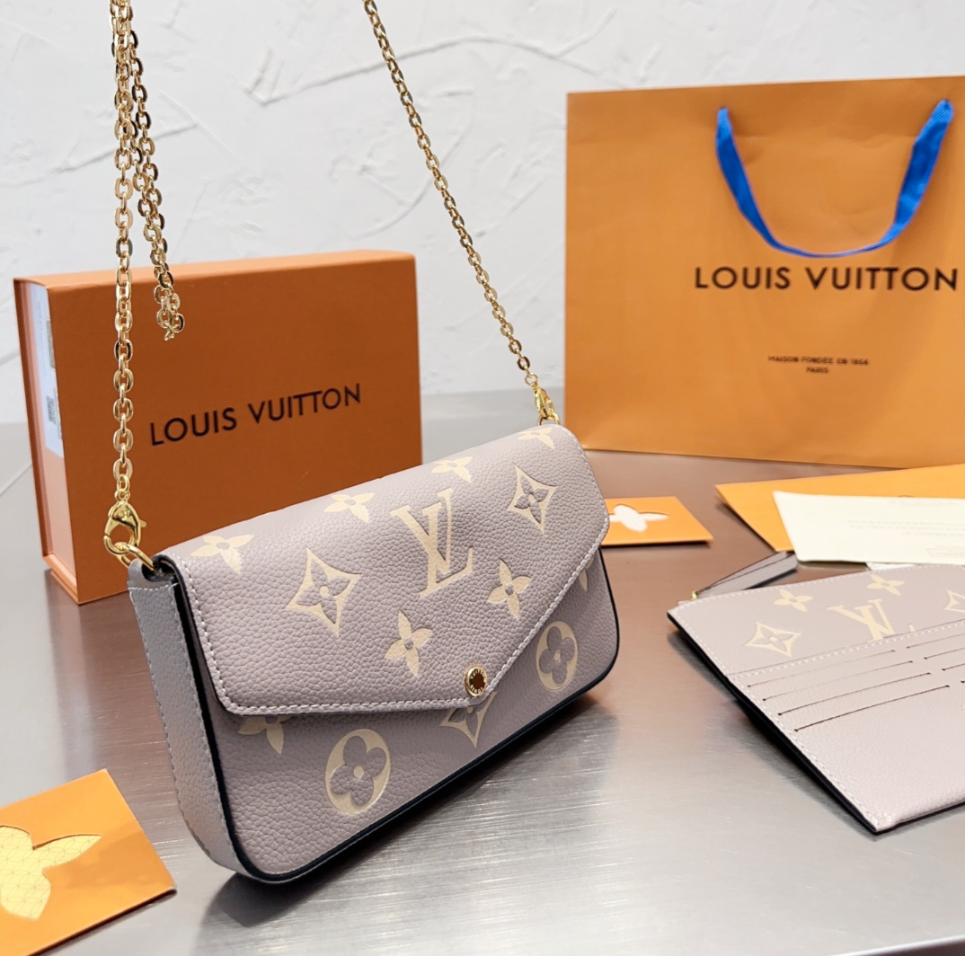 Louis Vuitton F Licie Pochette Light Grey 21Cm M82047