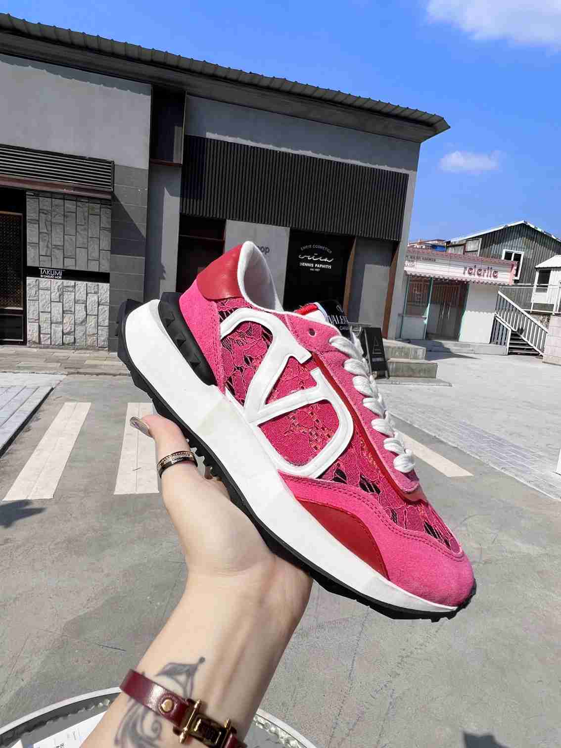 Top Quality Valentino Garvani Sneakers - cnluxepick