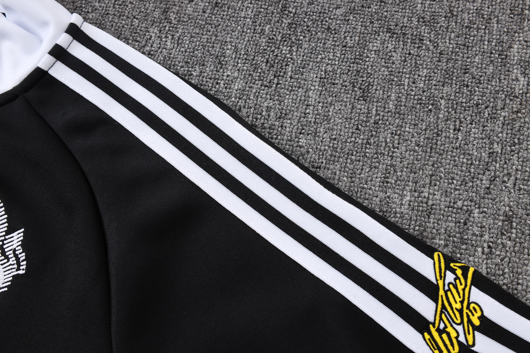 Juventus Full Zipper Training Suit A26048 4