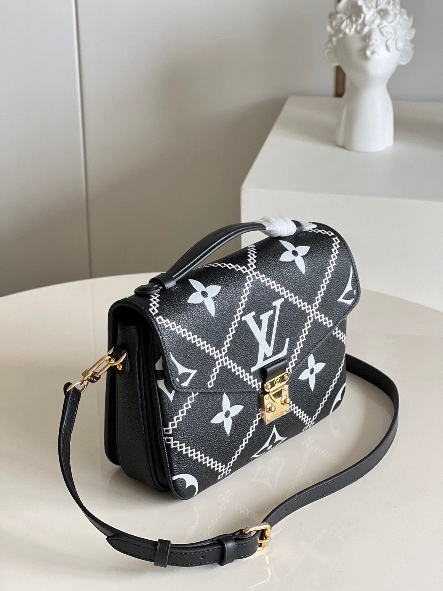 Louis Vuitton Pochette M Tis 25Cm Black Bag