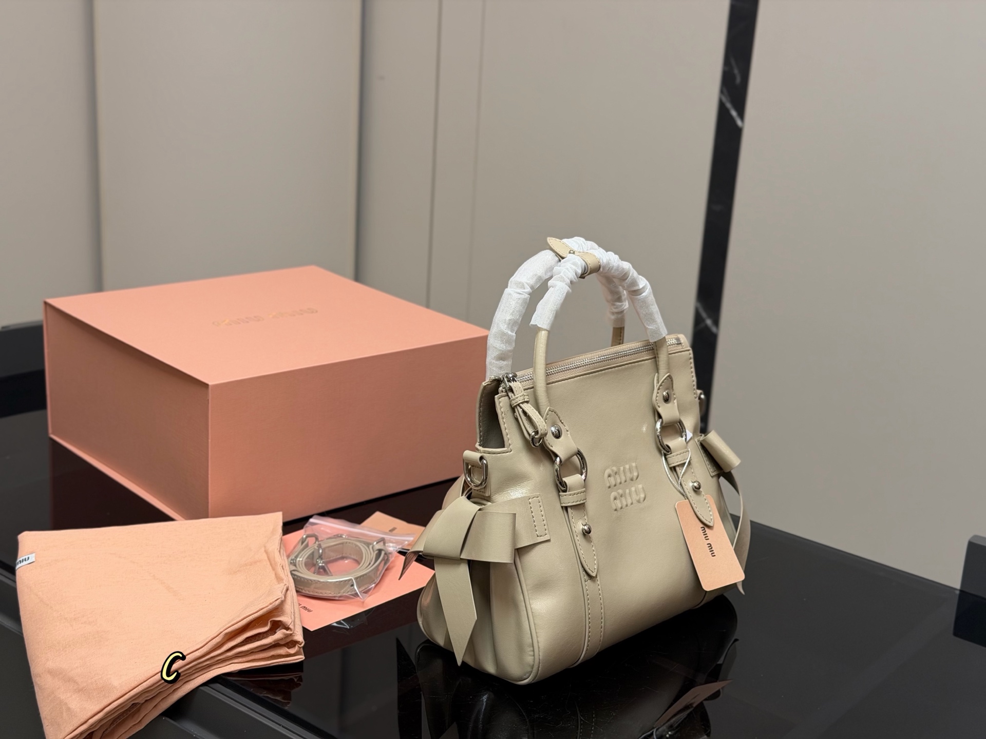 Miu Miu's new handbag - cnluxepick