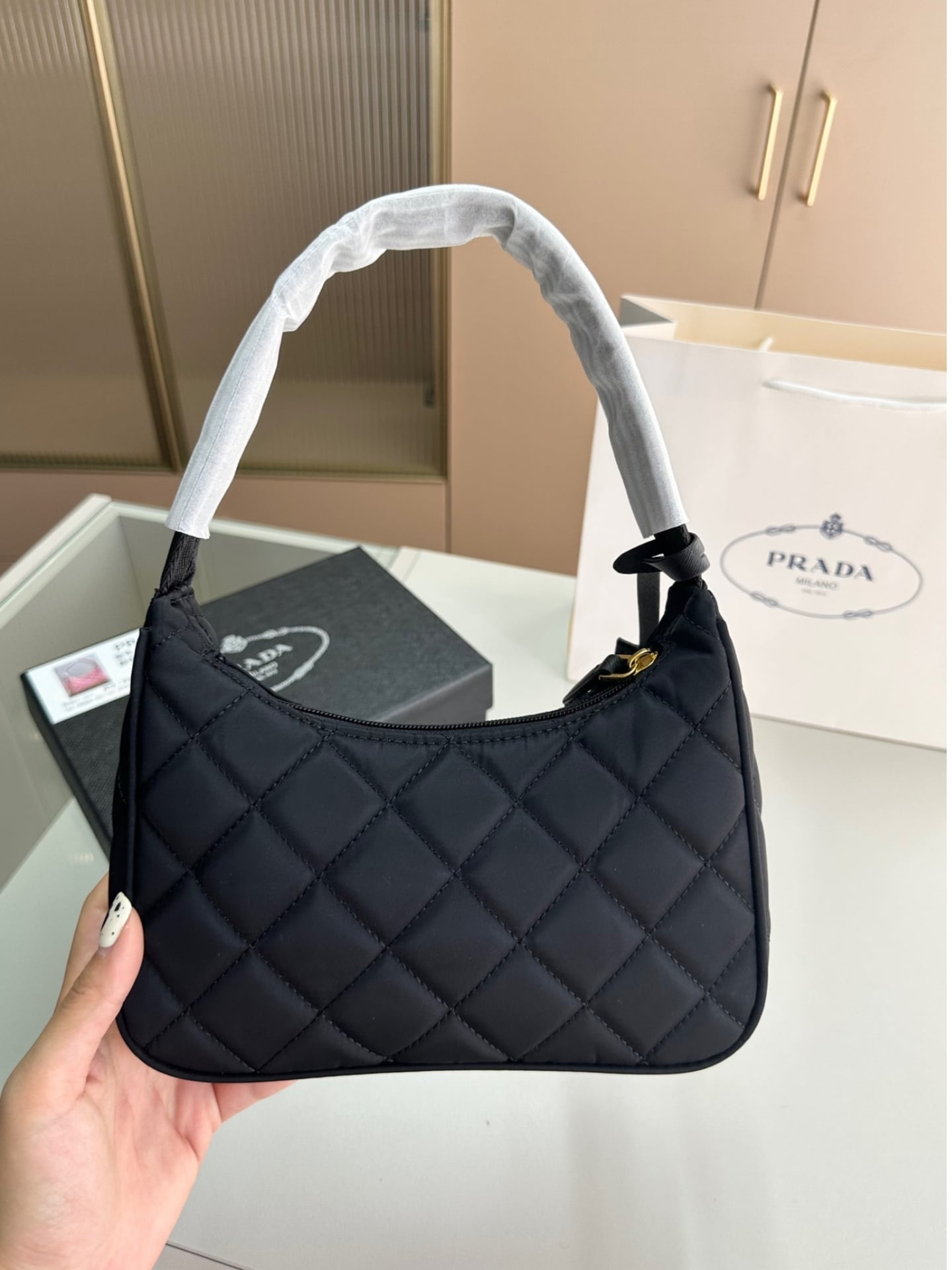 Prada Contenitore Maniglia Tessutu Nylon Quilted Shoulder Bag Black 21Cm