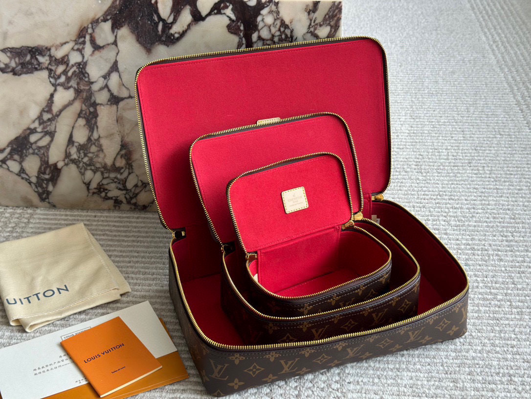 Louis Vuitton makeup bag - cnluxepick