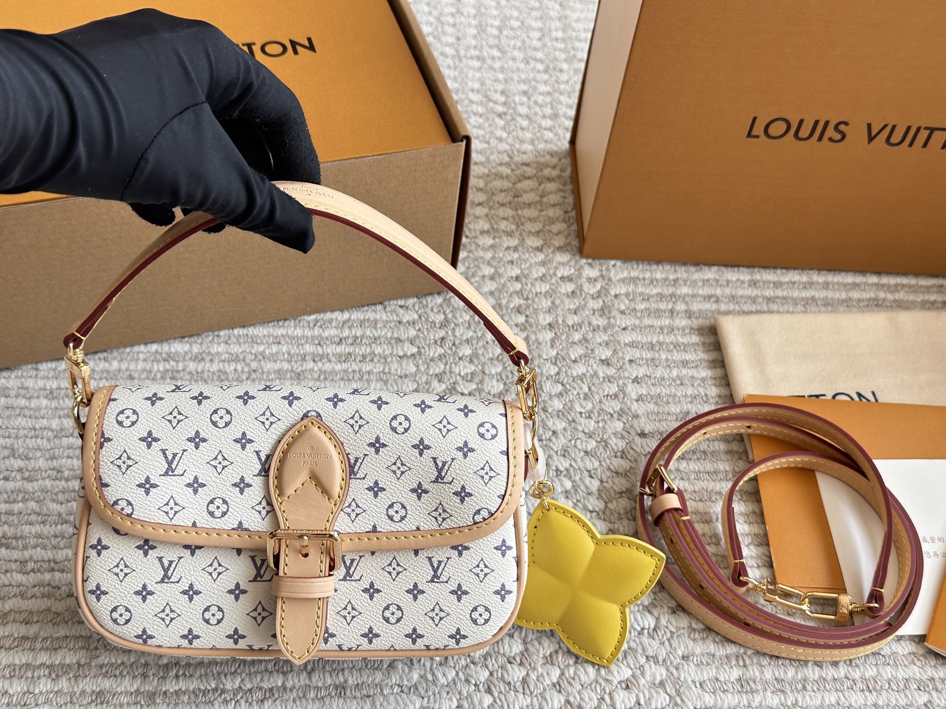 LV Show Small Baguette Bag - cnluxepick