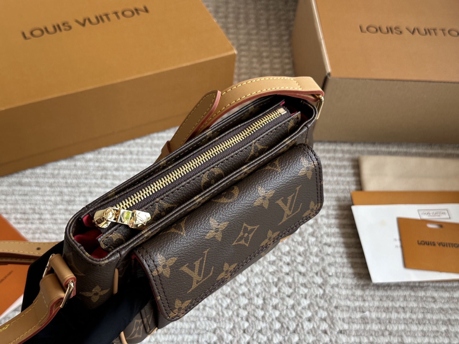 LV Vintage Classic Shoulder Bag - cnluxepick
