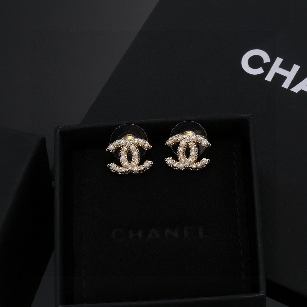 Classic Chanel stud earrings - cnluxepick