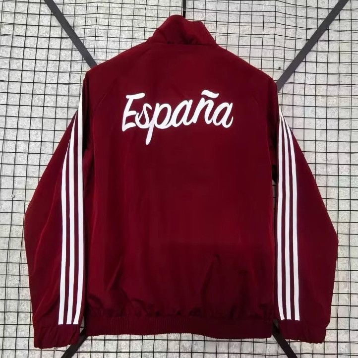 Spain 25-26 training jacket appears with long sleeved jacket