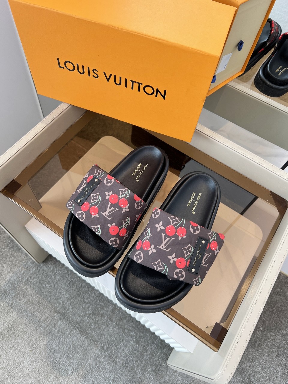 LV spring and summer new slippers - cnluxepick