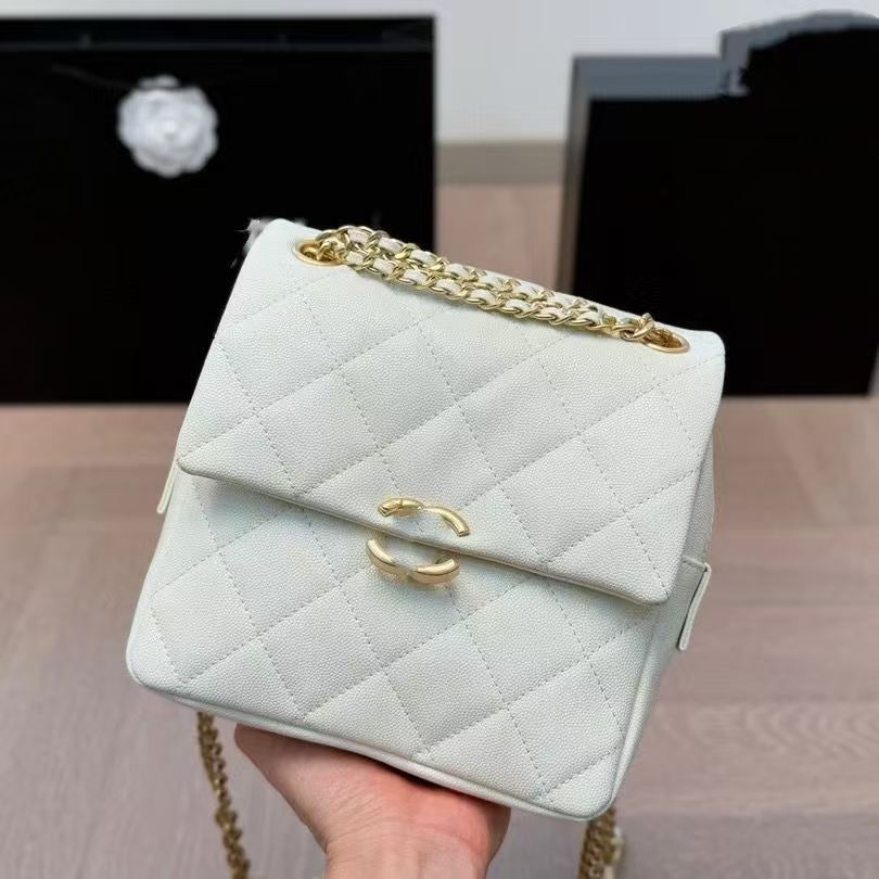 Chanel chain crossbody bag - cnluxepick