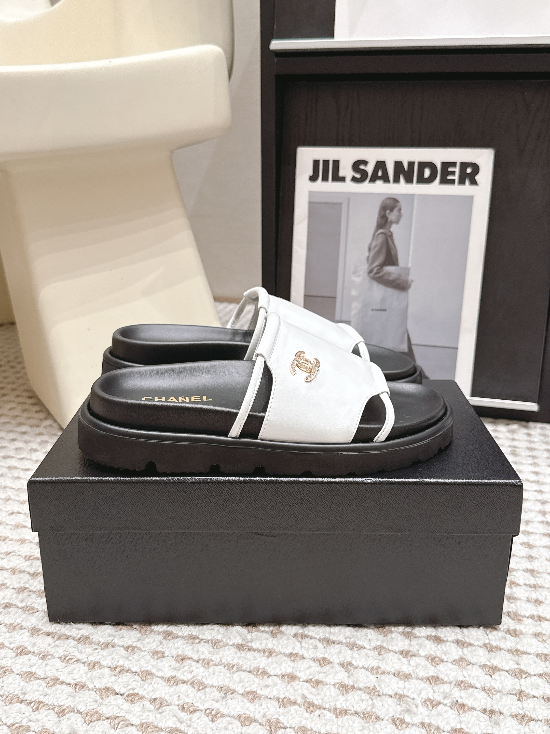 Chanel's new summer sandals - cnluxepick