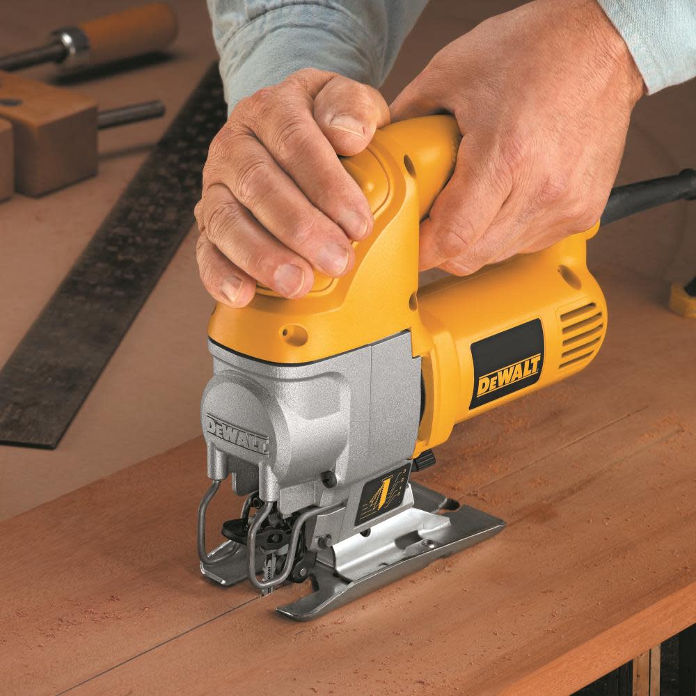 DEWALT HEAVY-DUTY COMPACT JIG SAW KIT (DW317K);