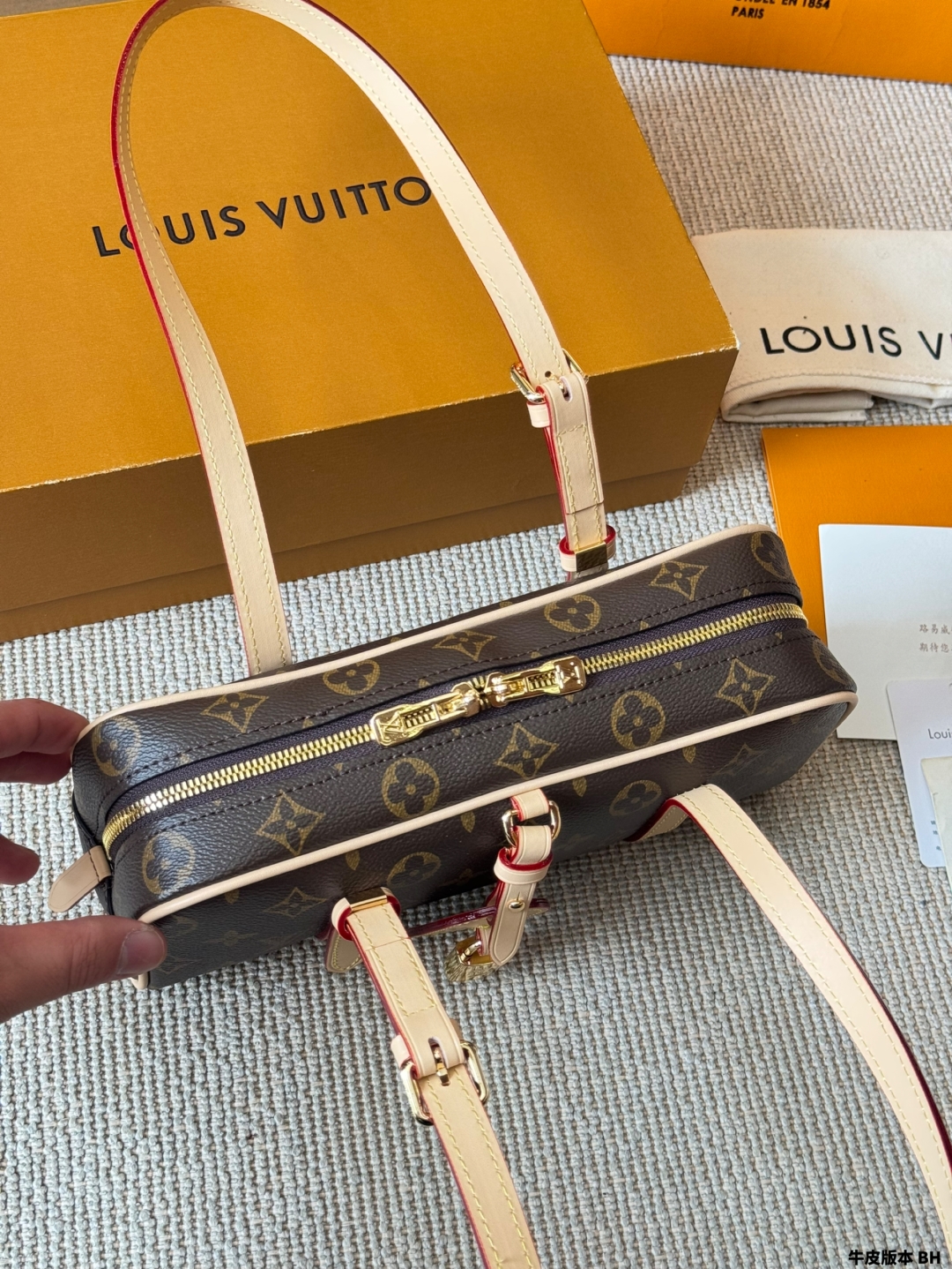 LV Hangon bowling bag - cnluxepick