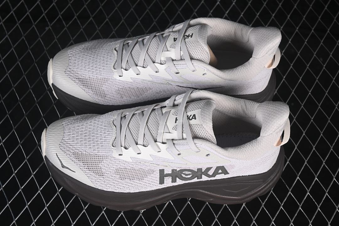HOKA One One Challenger 8