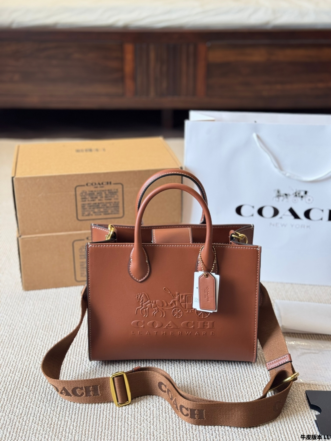 Coach Small Tote Bag is beautiful and practical - cnluxepick