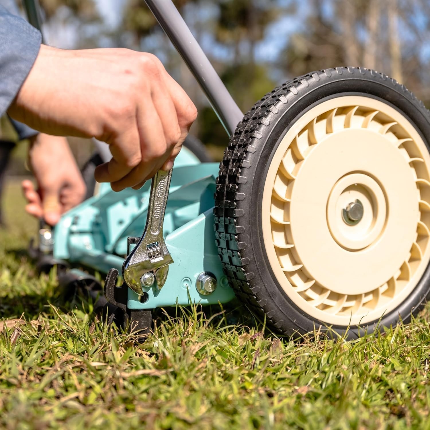 14-Inch 5-Blade Push Reel Lawn Mower with Grass Catcher, Mint