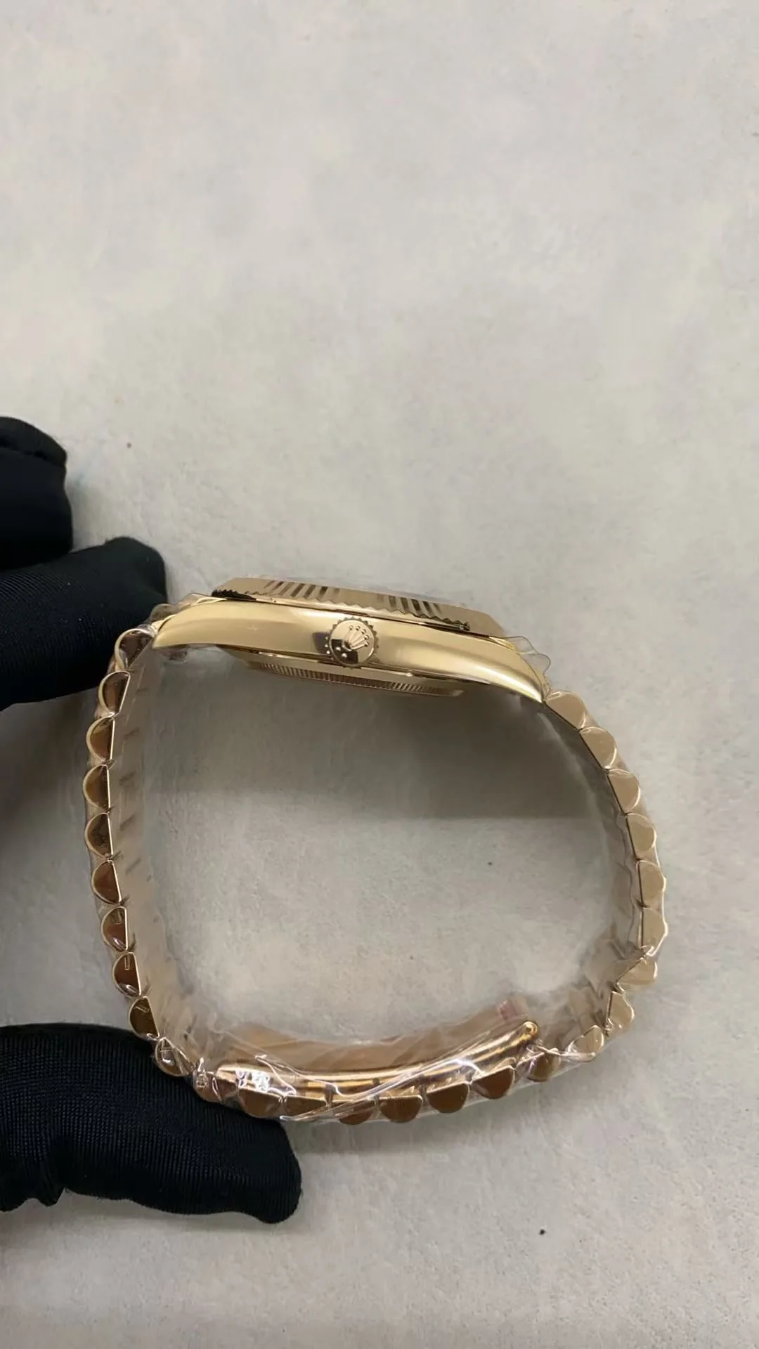Rolex Day-Date 40mm Mop Dial Gold