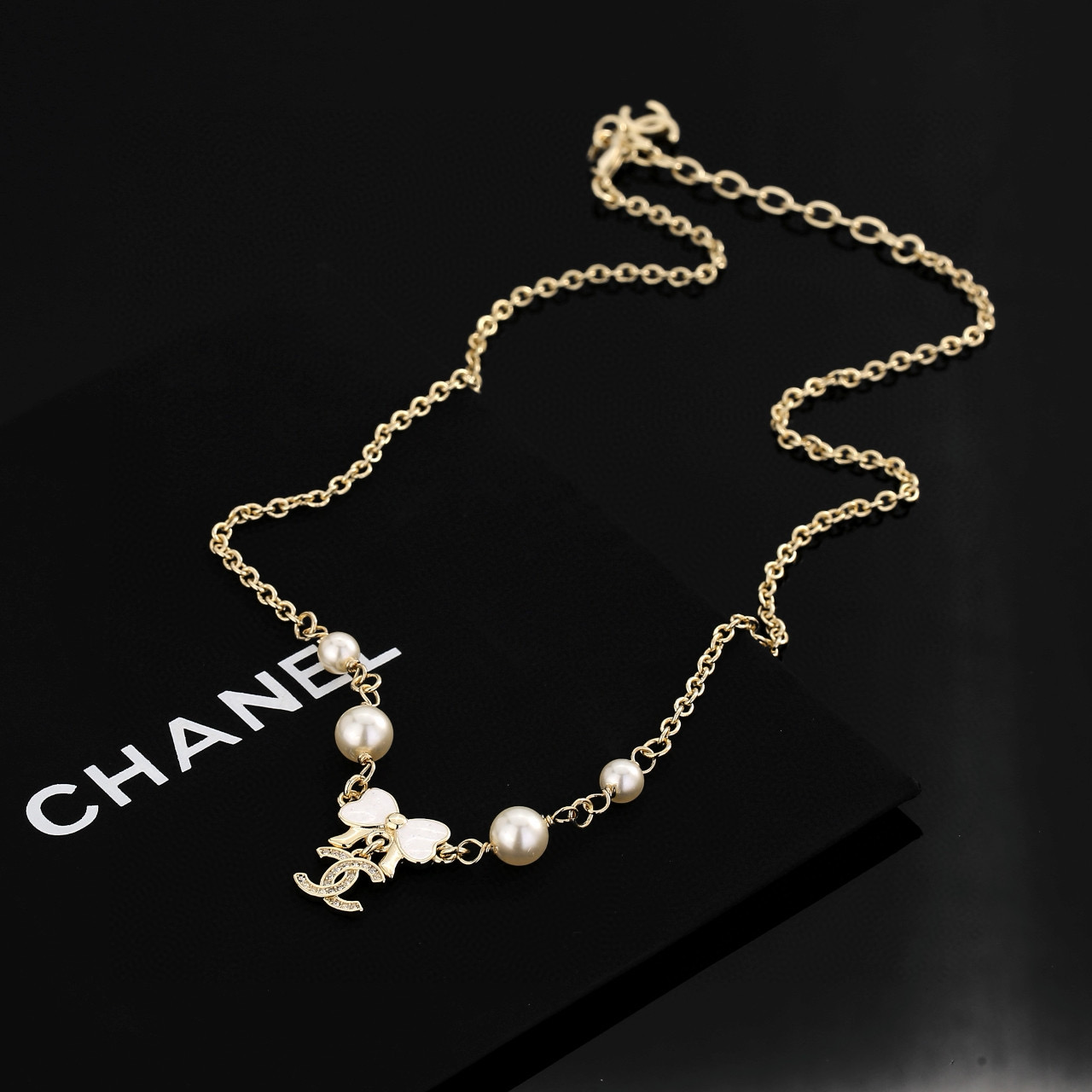 Chanel's new bow necklace - cnluxepick