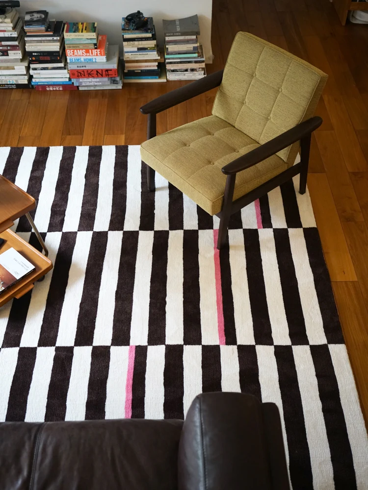 CP062 - Chic Antique Carpet for Fashionable People” Bauhaus Stripe Patch Ebony Simple Living Room Non-Black and White Carpet