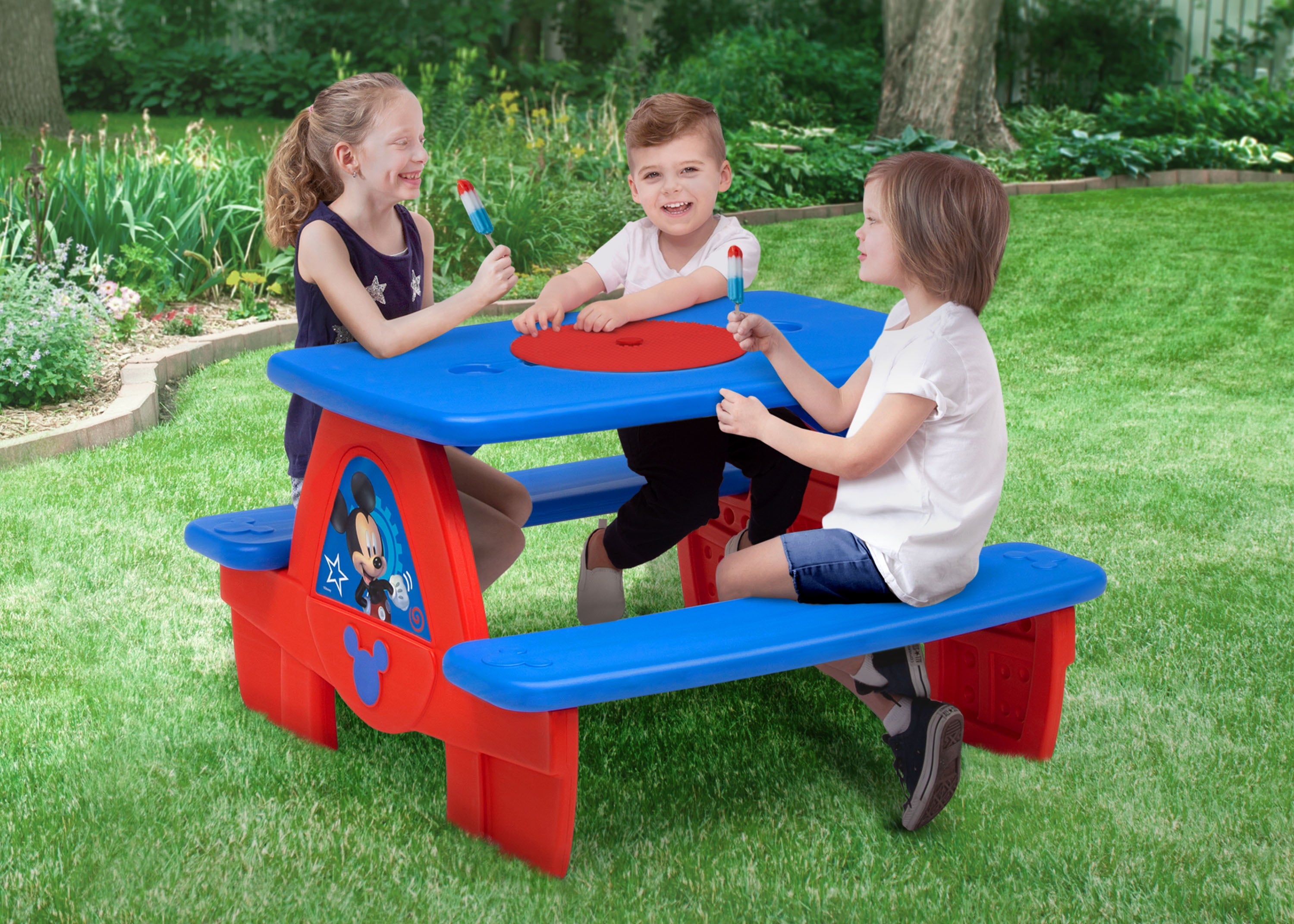 Mickey Mouse Picnic Table with Block Baseplate and Cupholders