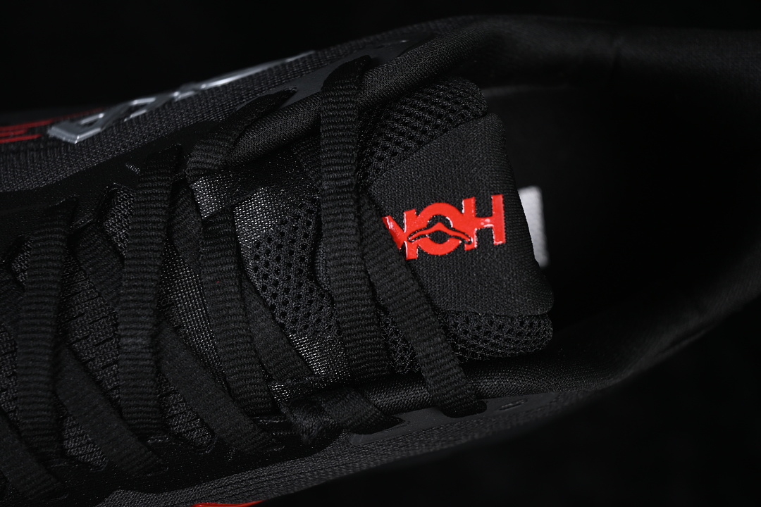 HOKA One One Clifton 11
