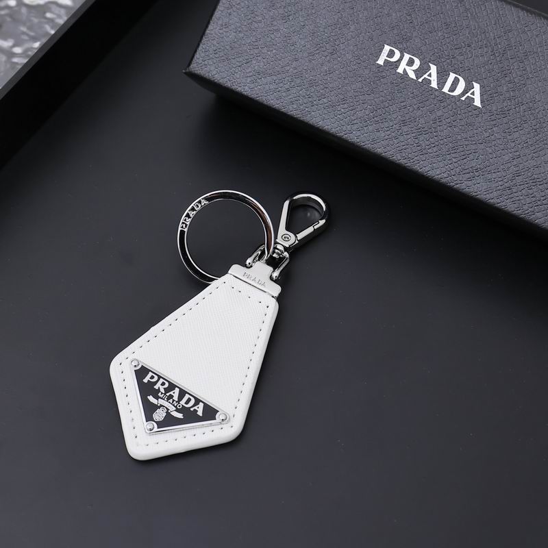 スタイリッシュ PRADA キーホルダー シンプルで長く使える本革風 デザイン プラダ  コピー