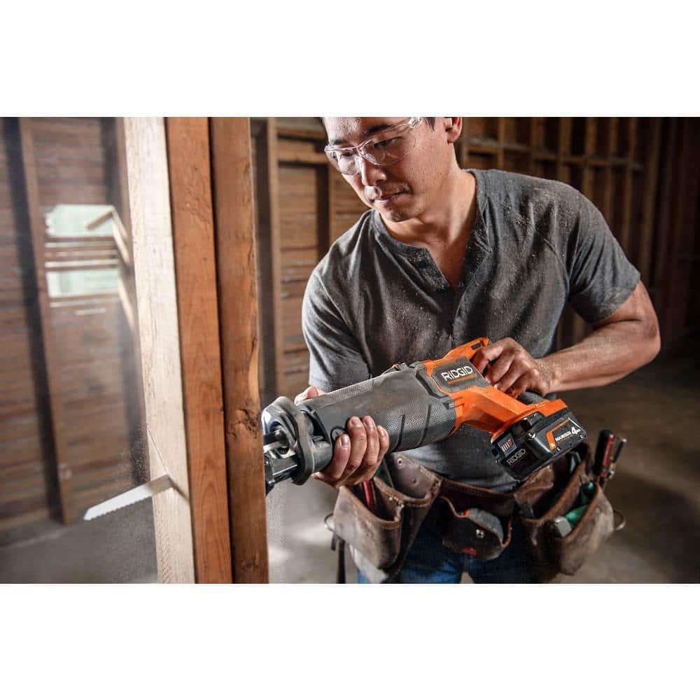 Ridgid 18V Lithium-Ion MAX Output (2) 4.0 Ah Batteries and Charger Kit AC9540-AC840040