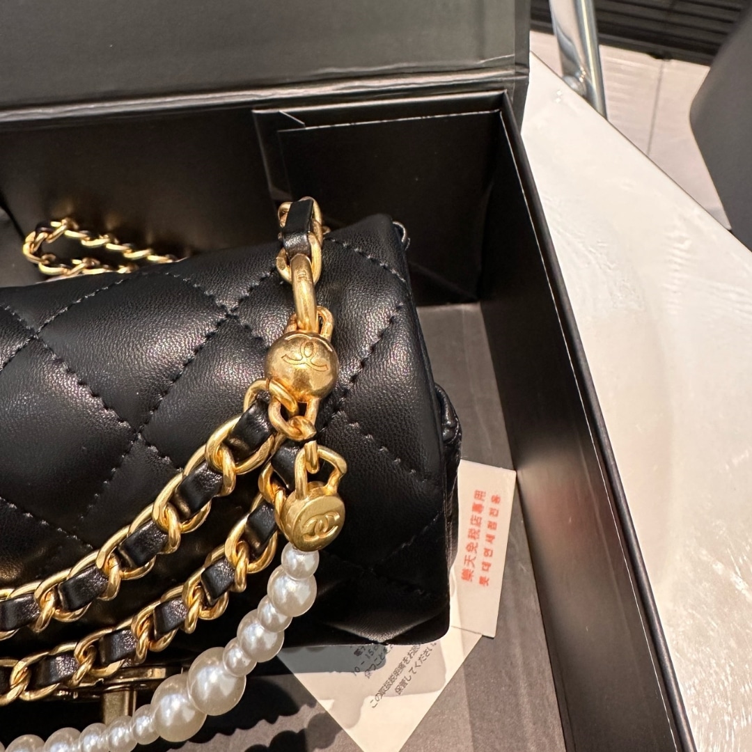 Chanel Flap Bag Gold Hardware With Chain Black 17Cm/6.6in