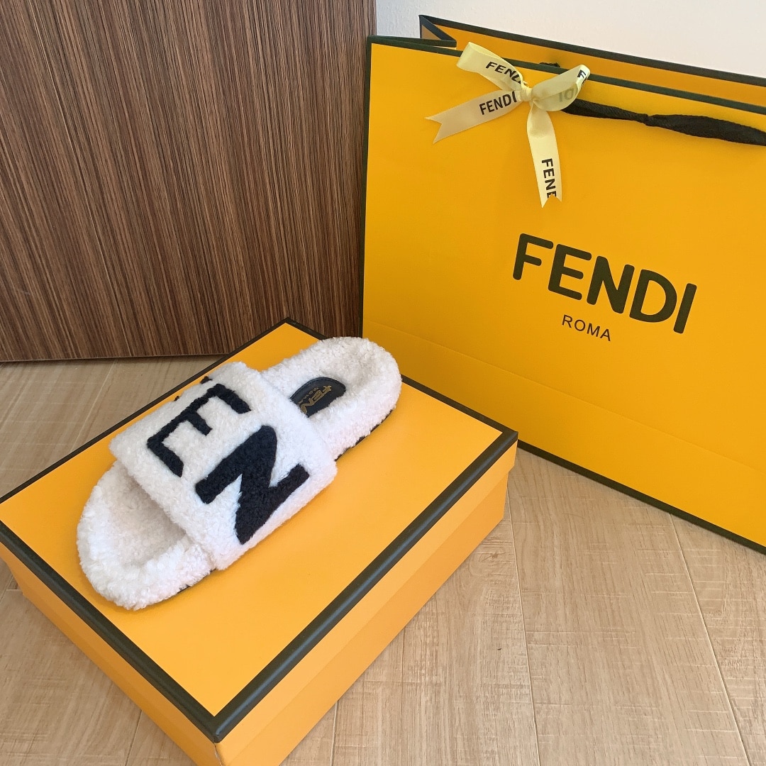 Fendi Fleece Black Text Slippers White