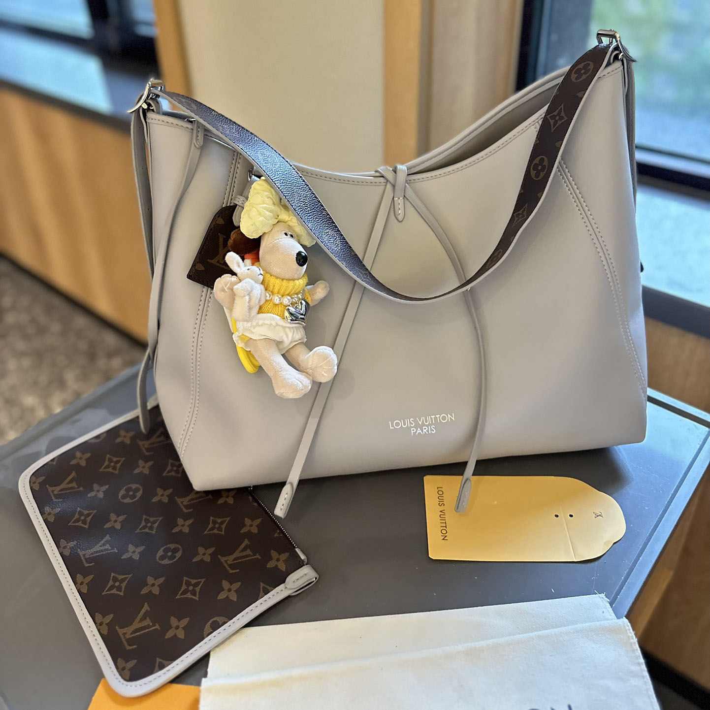 LV Classic new Louis Vuitton Grey Carry all - cnluxepick