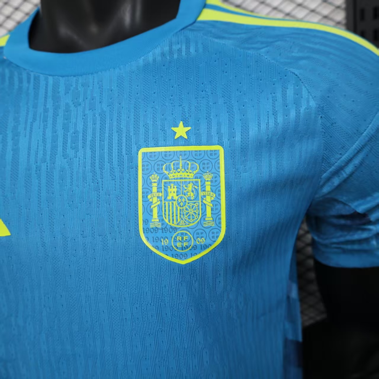 Player Version 2026 Spain GK Jersey S-XXL 4