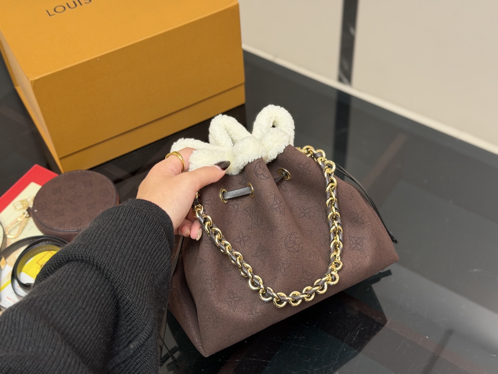 LV Bella suede bucket bag - cnluxepick