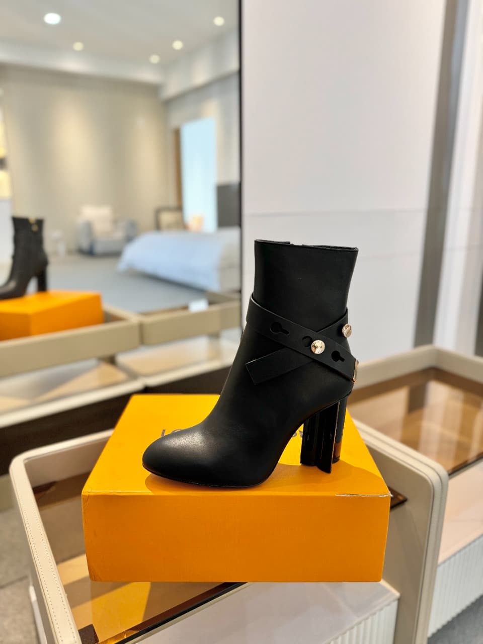 Louis Vuitton Silhouette Ankle Boot Black 1Adaqz